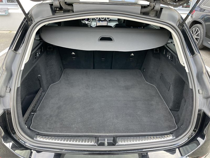 Mercedes-Benz Třídy C 220d 4Matic - fotka 12 z 35