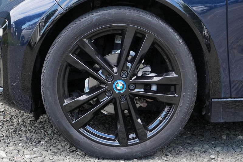 BMW i3 i3s 120Ah, H/K, Navi profi - fotka 3 z 31