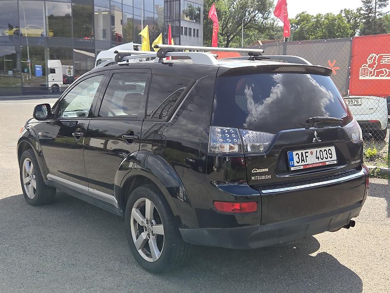 Mitsubishi Outlander 2,0DI-D 4x4  - fotka 6 z 9