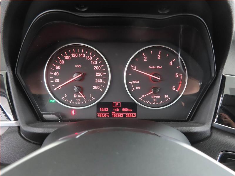 BMW X1 (2016) sDrive18d, Automat, Bi-Xenony - fotka 11 z 20
