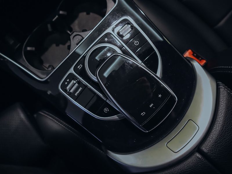 Mercedes-Benz Třídy C C 400 kombi 4MATIC AMG 245 kW - fotka 12 z 19