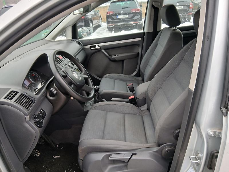 Volkswagen Touran 1.6 FSI, ALU - fotka 15 z 27