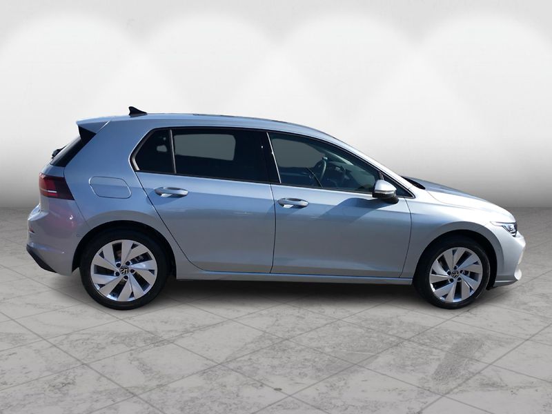 Volkswagen Golf People 1,5 eTSI 85 kW 7DSG mHE - fotka 8 z 28