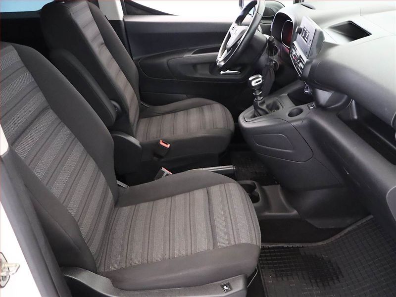 Opel Combo (2019) Enjoy 1.2 Turbo, 5Míst, ČR - fotka 9 z 13