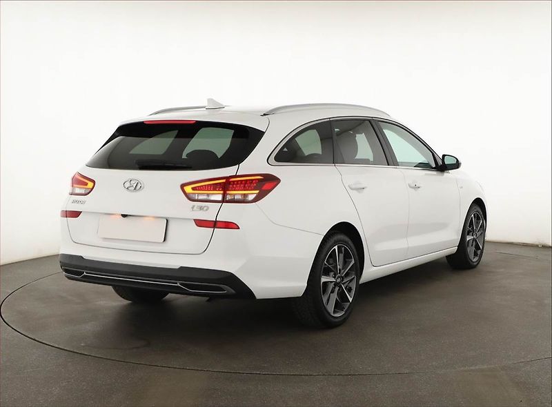Hyundai i30 (2022) Style 1.5 T-GDI MHEV, ČR,1.maj - fotka 5 z 15