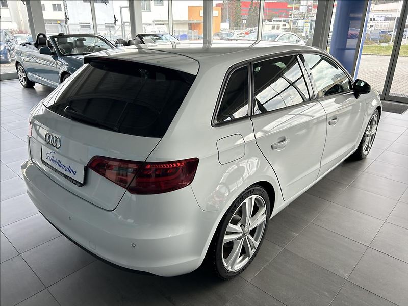 Audi A3 2,0   TDI 110kW,S-LINE,SPORTBA - fotka 6 z 35