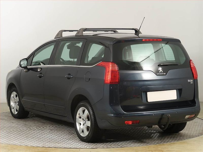 Peugeot 5008 (2014) 1.6 HDi, Automat, po STK - fotka 4 z 18