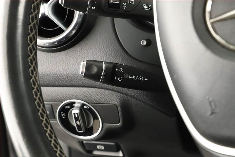 Mercedes-Benz GLA (2014) 220 CDI 4MATIC, 4X4 - fotka 14 z 17