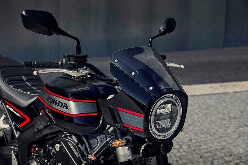 Honda CB1000F bude v nabídce značky jediným čtyřválcovým litrem, který nemá sportovní zaměření.