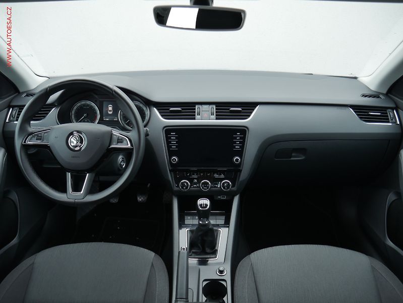 Škoda Octavia (2018) 1.6 TDi, ČR, Style, LED, navi - fotka 8 z 23