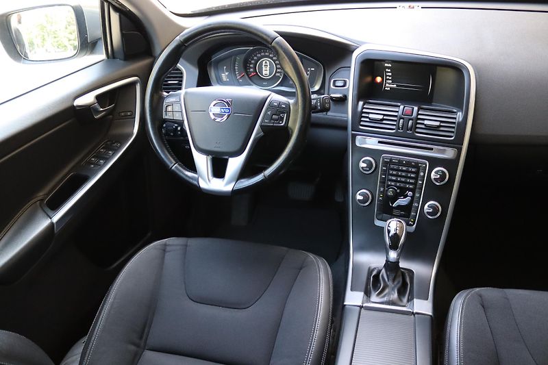 Volvo XC60 D4 2.0 133kW AT DPH - fotka 34 z 50