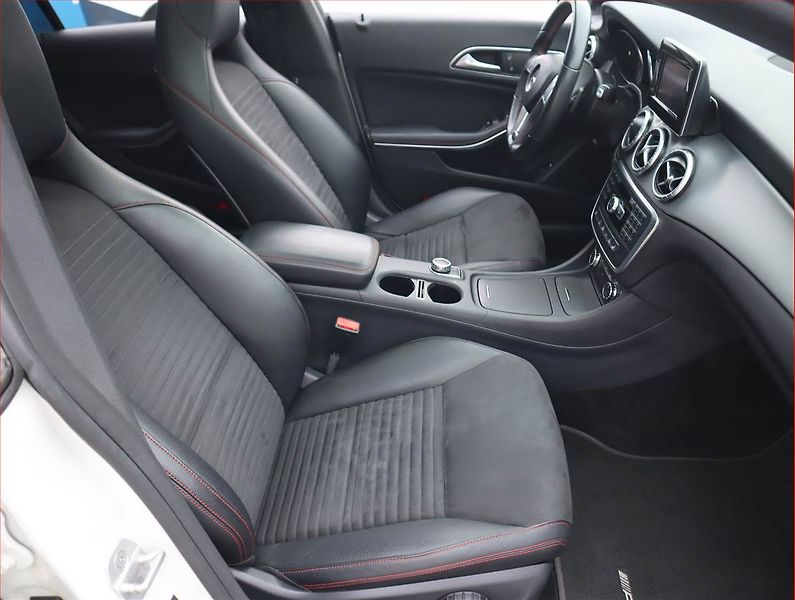 Mercedes-Benz CLA (2013) AMG Paket 180, Automat, Kůže - fotka 9 z 19