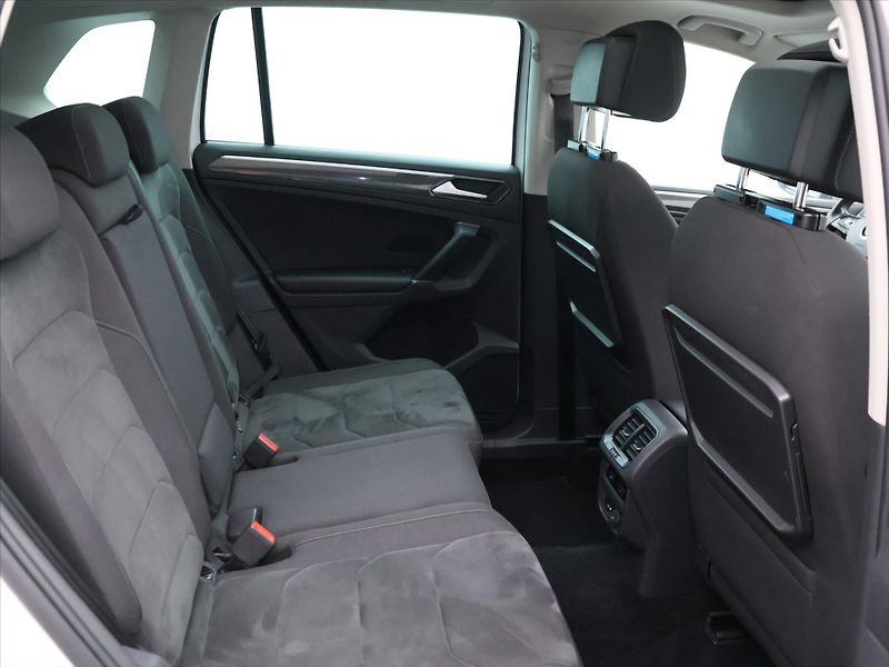 Volkswagen Tiguan 1,4 TSI DSG R-line matrix virt - fotka 13 z 36