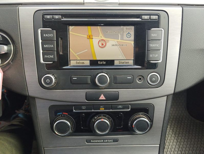 Volkswagen Passat (2011) 1.4 Tsi  SERVISKA - fotka 9 z 18