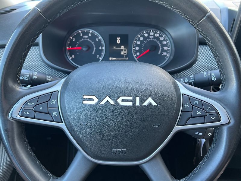 Dacia Jogger (2023) 1.0TCe 7míst! Tažné! ČR+1.maj. - fotka 21 z 32