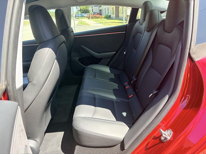 Tesla Model 3 LONG RANGE DUAL MOTOR - fotka 38 z 45