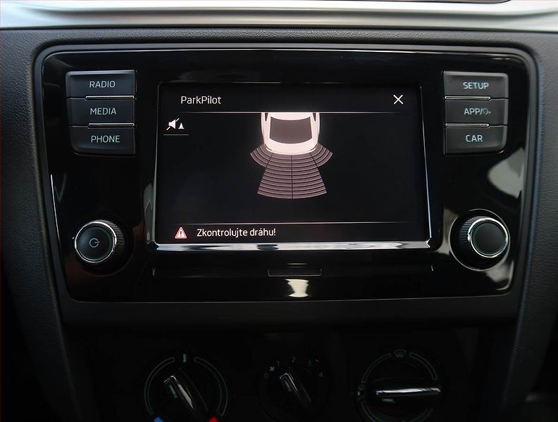 Škoda Rapid (2019) 1.0 TSI, Park. senzory - fotka 15 z 17