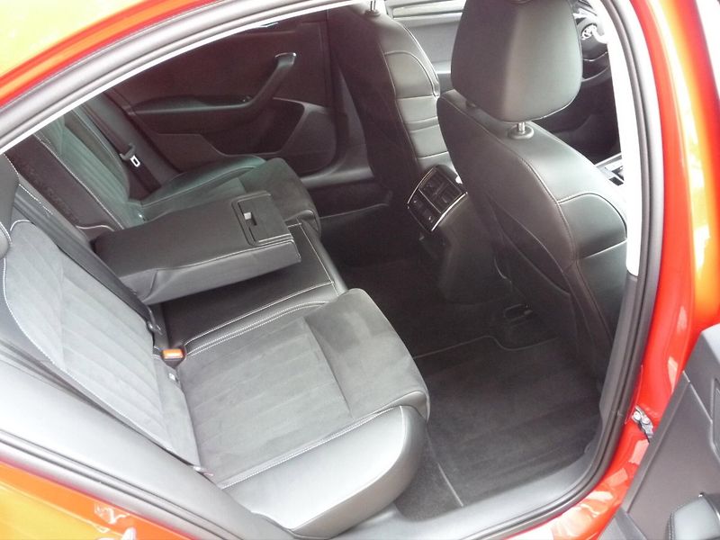 Škoda Superb (2023) 2,0TDi 110kW DSG STYLE Komfort - fotka 11 z 20