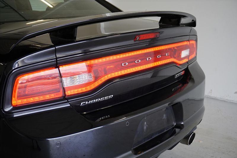 Dodge Charger 6.4 HEMI SRT 8 AUTOMAT - fotka 11 z 39