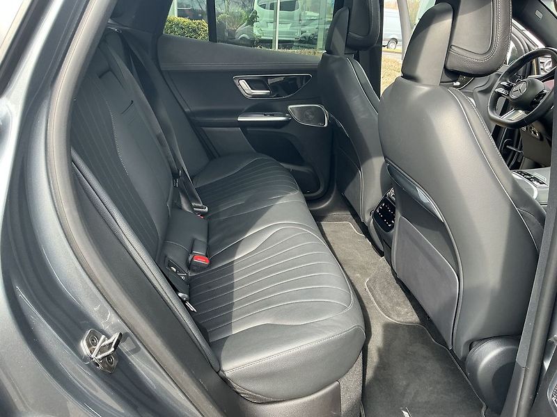 Mercedes-Benz EQE 500 AMG 4MATIC - fotka 17 z 22