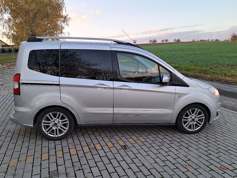 Ford Tourneo Courier (2016) 1.5TDCi 2016 KLIMA,NAVI,159TKM - fotka 9 z 24