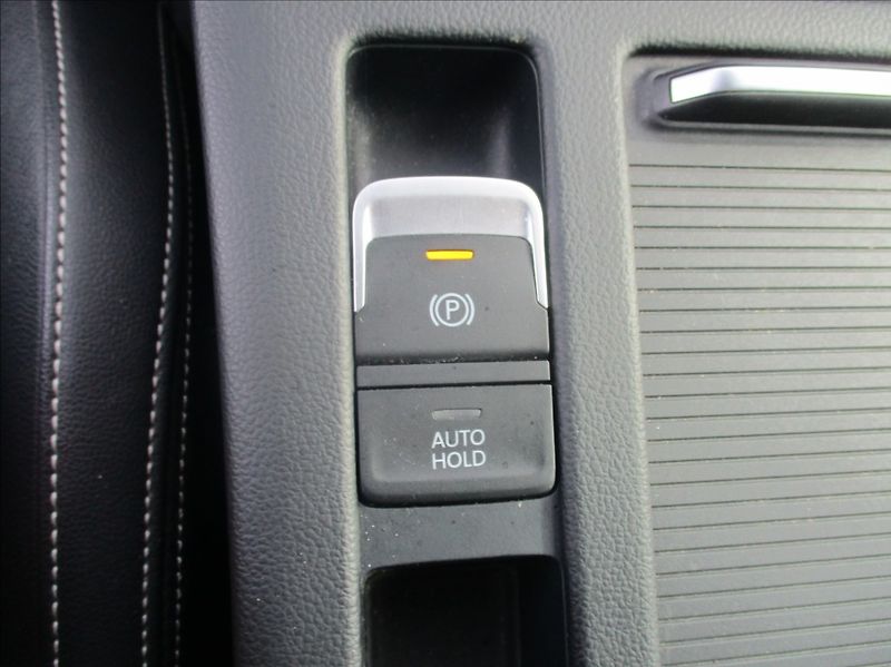 Volkswagen Passat 2,0 TDI, Elegance, DSG, servis - fotka 23 z 35