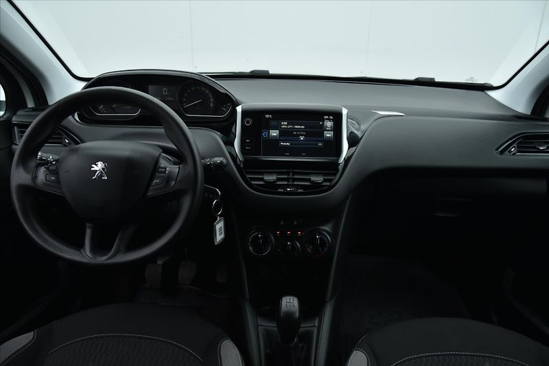 Peugeot 208 1.2i 60kW 1.MAJITEL DPH ČR - fotka 12 z 19