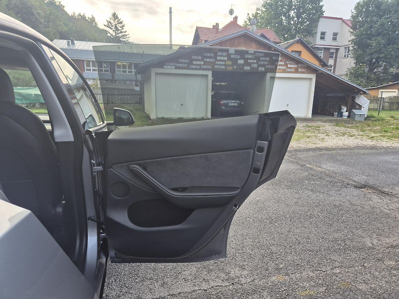 Tesla Model Y LONG RANGE DUAL MOTOR 95,0% - fotka 39 z 49