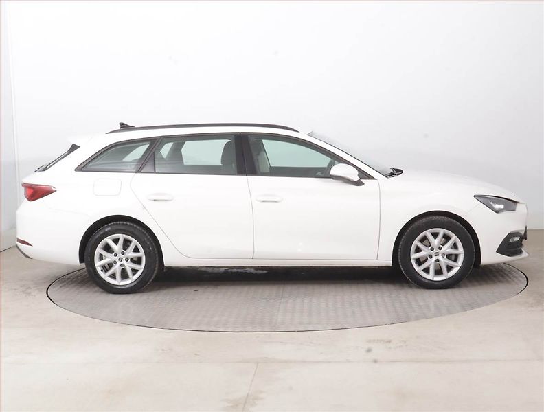 Seat Leon (2022) Style 1.5 TSI, Serv.kniha - fotka 6 z 15