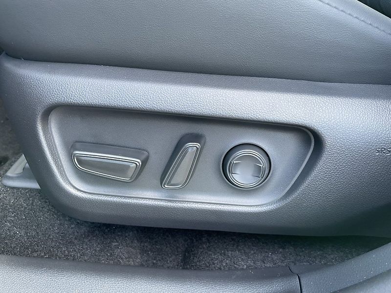 Toyota RAV4 2.5 Plug-in Hybrid 4x4 - fotka 28 z 32