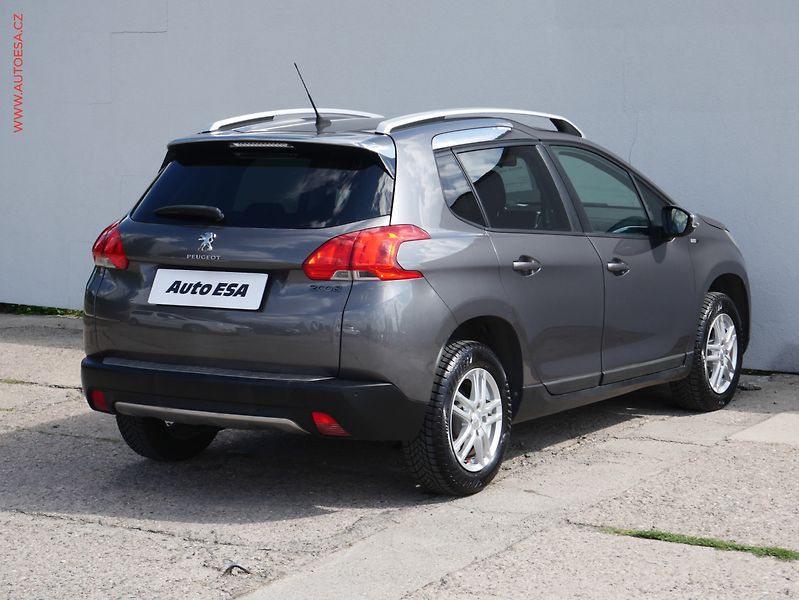 Peugeot 2008 (2015) 1.2i, AC, tempo - fotka 6 z 24