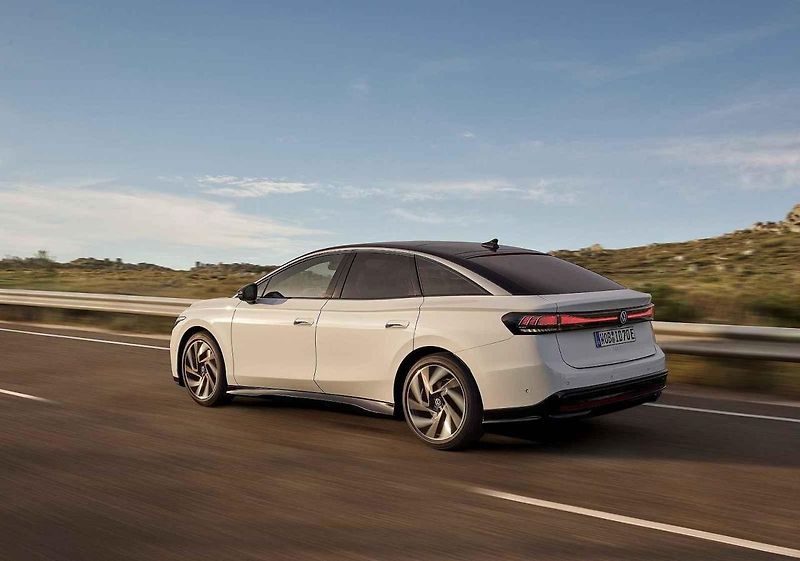 Automobilka Volkswagen odhalila na slavnostní premiéře v Berlíně nový model ID.7.