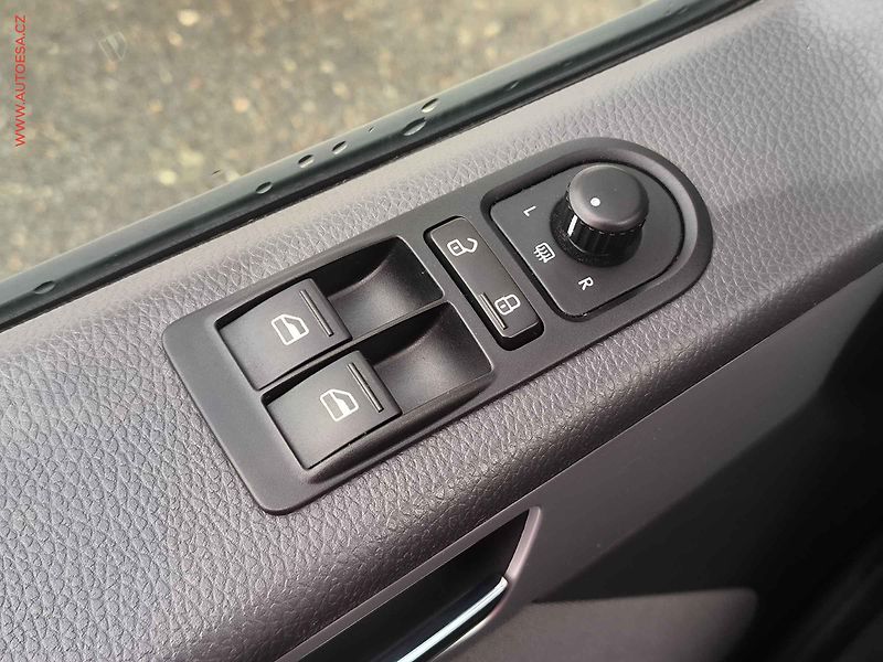 Volkswagen Multivan (2012) 2.0TDi, Comfortline, 103kW - fotka 17 z 19