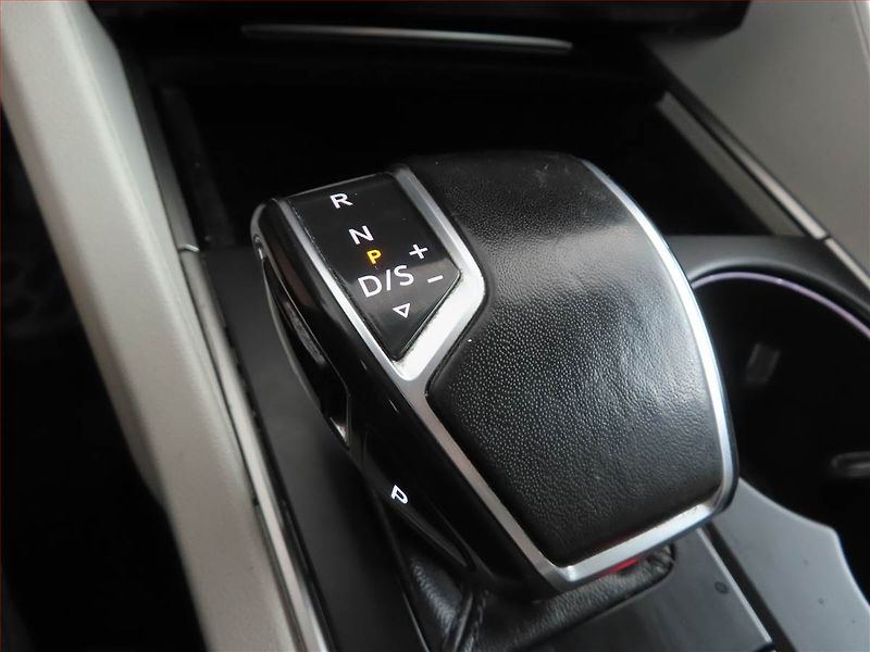 Volkswagen Touareg (2018) 3.0 TDI - fotka 13 z 22
