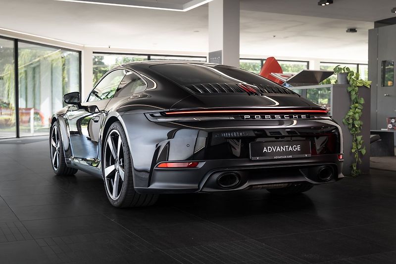 Porsche 911 (992.2) Carrera Pano/Bose/Spor - fotka 4 z 23