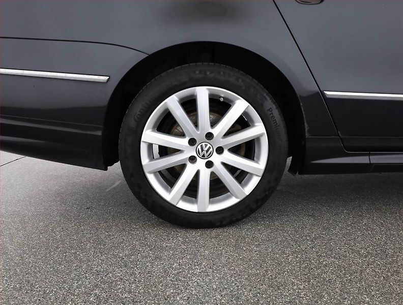 Volkswagen Passat (2010) 2.0 TDI, Automat, po STK - fotka 17 z 17