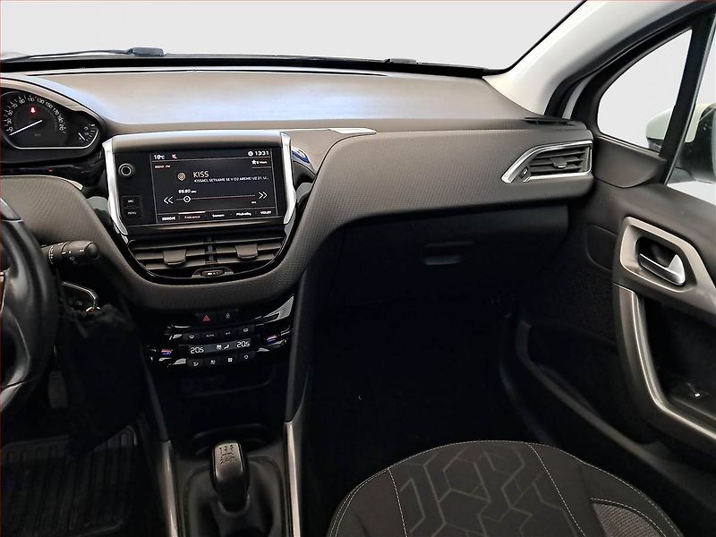 Peugeot 2008 (2017) 1.6 BlueHDi, Tempomat - fotka 8 z 14