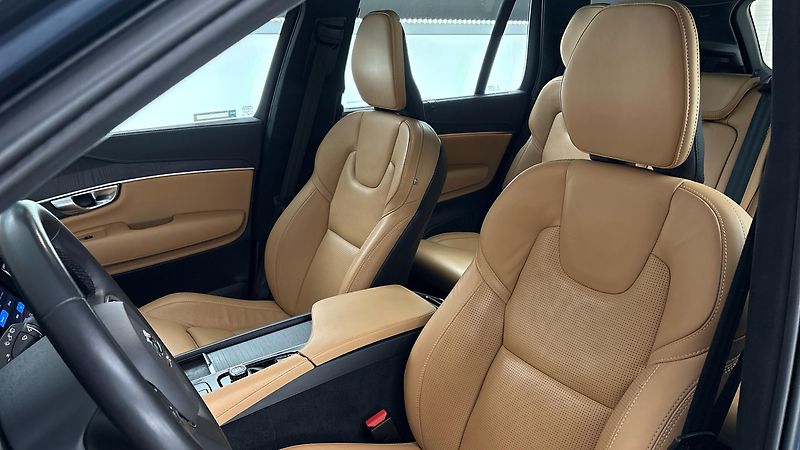 Volvo XC90 2.0 B5 AUT AWD Ultimate Bright - fotka 15 z 34