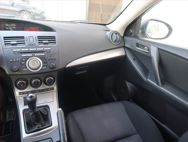 Mazda 3 (2010) 1.6, po STK, jezdí výborně - fotka 8 z 14