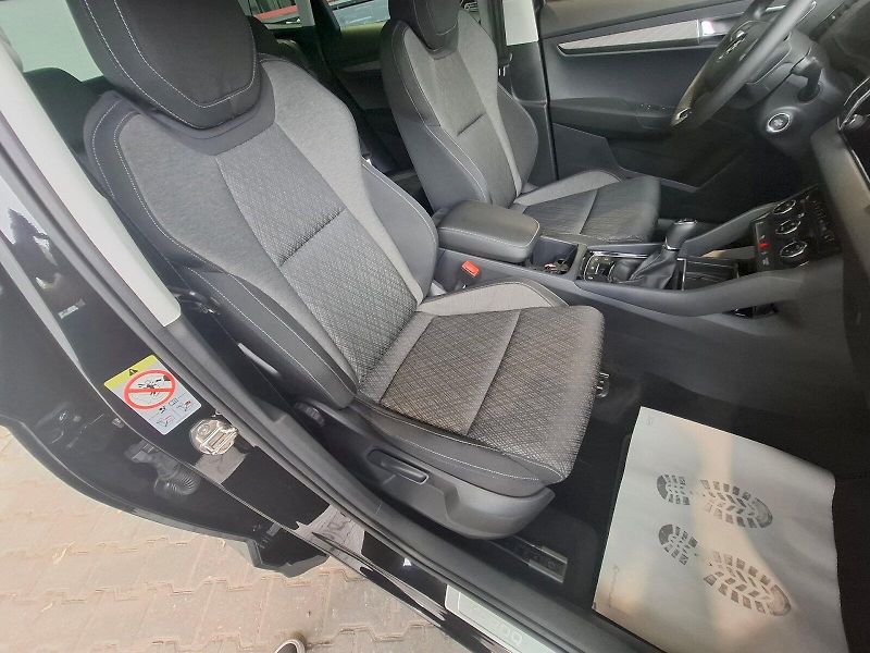 Škoda Karoq (2024) TOP SELECTION TSI 1.5/110KW 6M - fotka 34 z 44