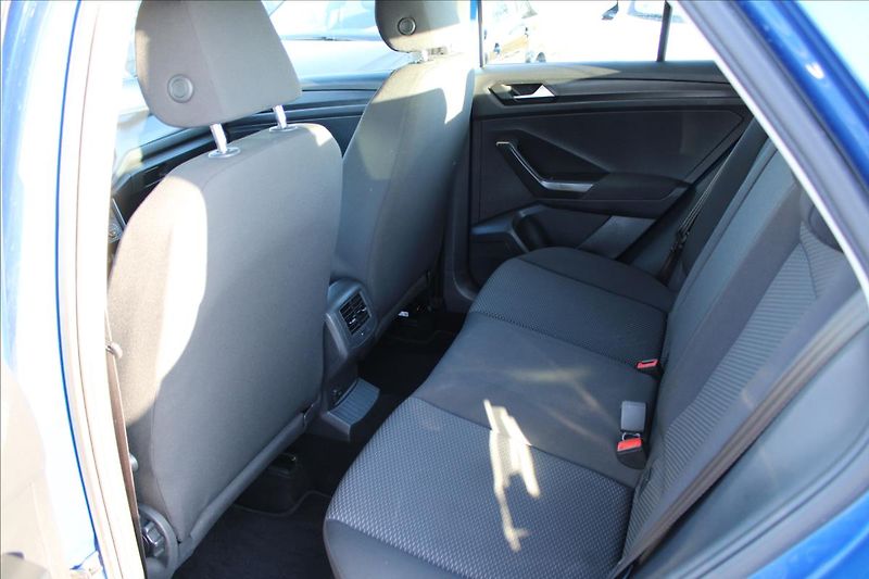 Volkswagen T-Roc 1,6 TDi 85 kW,  servisní kniha - fotka 23 z 27