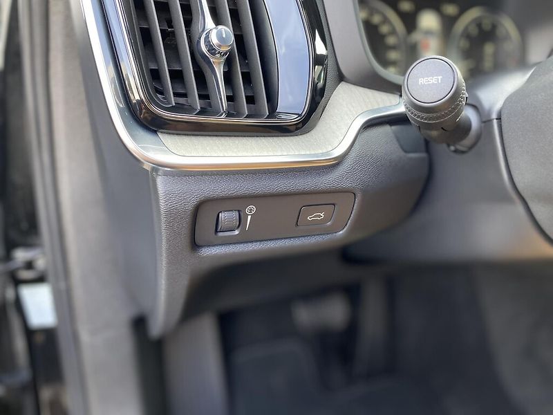 Volvo V60 2.0 T5 AUT Inscription Auto - fotka 13 z 28