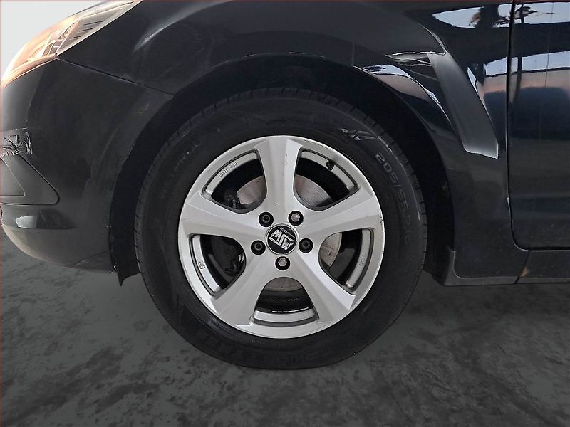 Ford Focus (2009) 1.8 16V, nová STK - fotka 14 z 16