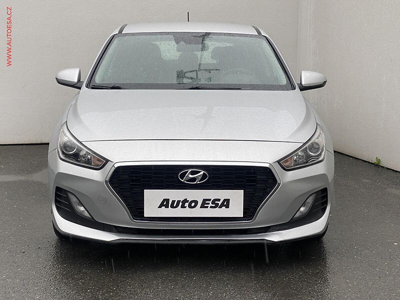 Hyundai i30 (2019) 1.4 CVVT, ČR, AC, park.asist - fotka 2 z 17