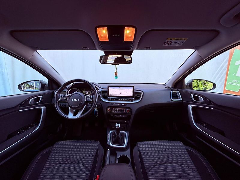 Kia Ceed 1.5 T-GDi Exclusive, ČR, 1.Maj - fotka 16 z 30