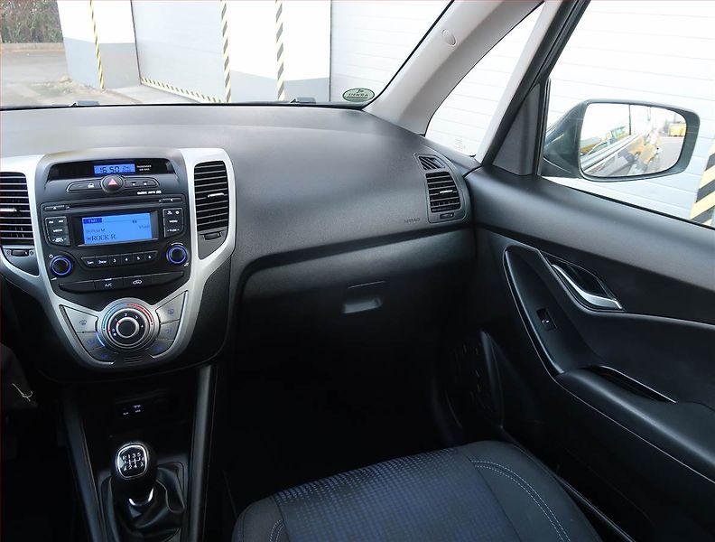 Hyundai ix20 (2015) 1.4 CVVT, Serv.kniha - fotka 8 z 18