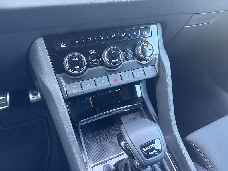 Škoda Karoq 2.0TSi DSG 4x4 Sportline - fotka 19 z 23