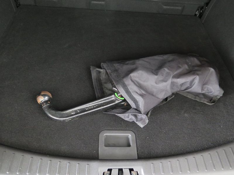 Ford Kuga (2018) 1.5EB,klima,kamera,navi,výhřev - fotka 20 z 28
