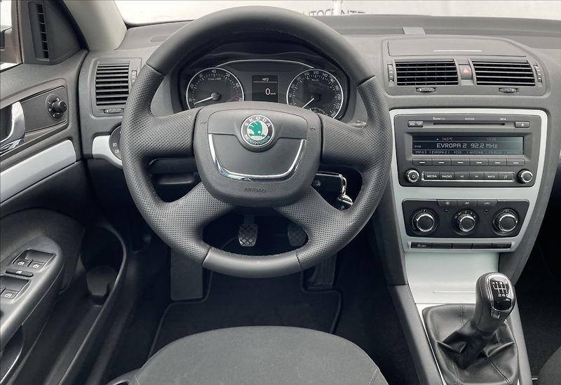 Škoda Octavia 1,2 TSi,77kW,STK 9/28,serv.kn. - fotka 12 z 20