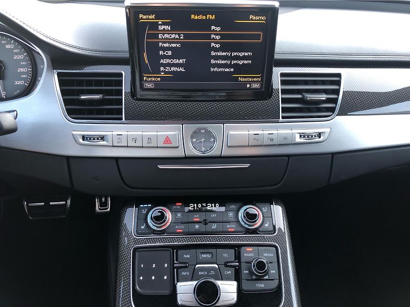 Audi S8 PLUS 4.0 TFSI QUATTRO - fotka 19 z 28